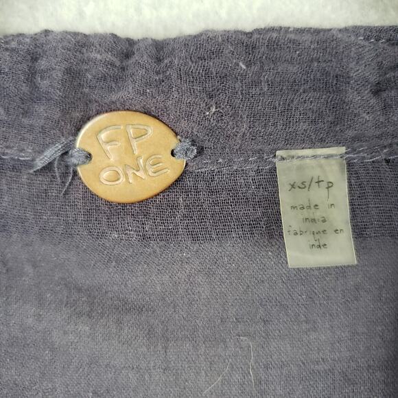 Free People XS Pleat Crepe Babydoll Blouse Black Dark Fairy Boho Renaissance - Picture 6 of 10